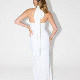 Clarisa – Maxi Halter Šaty s Tvarovaným Strihom" can be rewritten as "Clarisa – Maxi Halter Dress with Tailored Fit.
