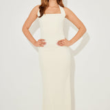 Clarisa – Maxi Halter Šaty s Tvarovaným Strihom" can be rewritten as "Clarisa – Maxi Halter Dress with Tailored Fit.