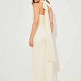Clarisa – Maxi Halter Šaty s Tvarovaným Strihom" can be rewritten as "Clarisa – Maxi Halter Dress with Tailored Fit.