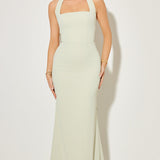 Clarisa – Maxi Halter Šaty s Tvarovaným Strihom" can be rewritten as "Clarisa – Maxi Halter Dress with Tailored Fit.