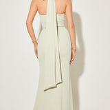 Clarisa – Maxi Halter Šaty s Tvarovaným Strihom" can be rewritten as "Clarisa – Maxi Halter Dress with Tailored Fit.