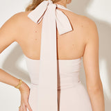 Clarisa – Maxi Halter Šaty s Tvarovaným Strihom" can be rewritten as "Clarisa – Maxi Halter Dress with Tailored Fit.
