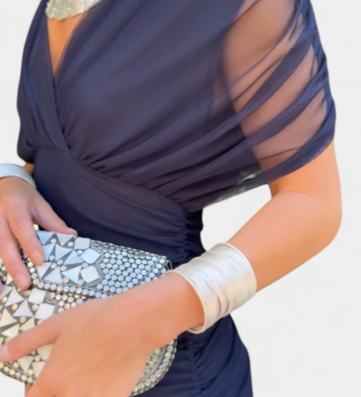 Luana - Elegantné šaty s V-výstrihom