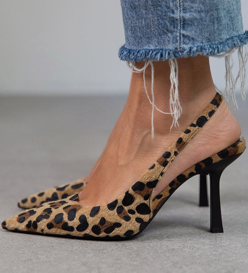 Liorina - Khaki lodičky s leopardím vzorom a špicatou špičkou" could be rephrased as: 

"Liorina - Khaki high heels with leopard print and pointed toe
