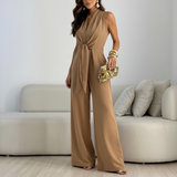 Jumpsuit Carol F. Šéf, ktorý hovorí jazykom súčasného luxusu s dokonalou siluetou pri každej príležitosti.
